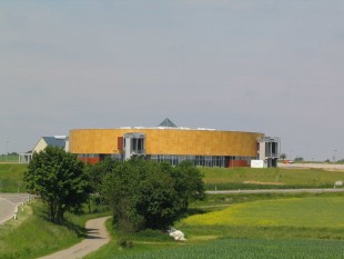 Arena mit Strassen.JPG