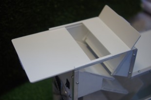 DSC04051-min.JPG (96.64 КБ) 4855 просмотров Нижняя крышка открыта, зерносмесь поступает в сепаратор